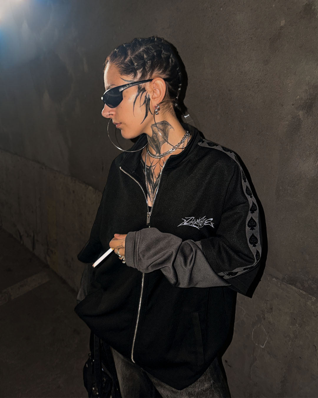 Ace Track Longsleeve street-style look with grey sleeves and spade trim.